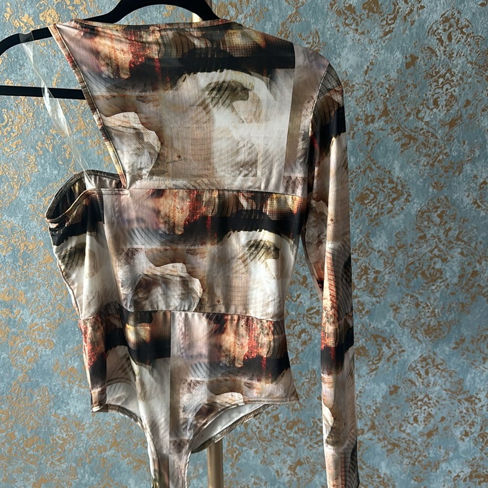 FINAL SALE 🏷️ Nude Abstract Renaissance Print One Shoulder Bodysuit - Picture 5 of 6